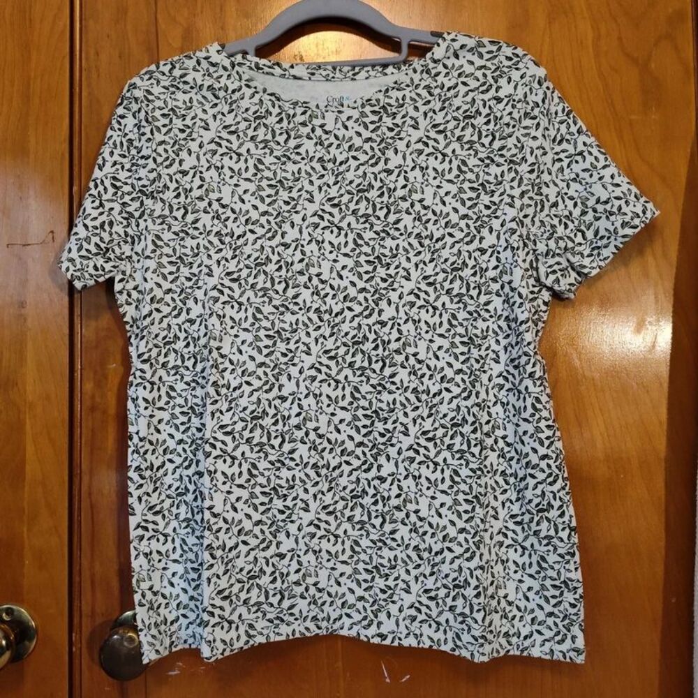 Croft and Barrow Women's Short Sleeve Shirt Leaf Pattern Petite Medium
